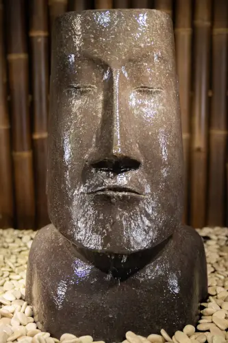 Product image of the product “Abstrakt Head as water feature, in the sizes 66cm and 100cm, Antique Finish ”